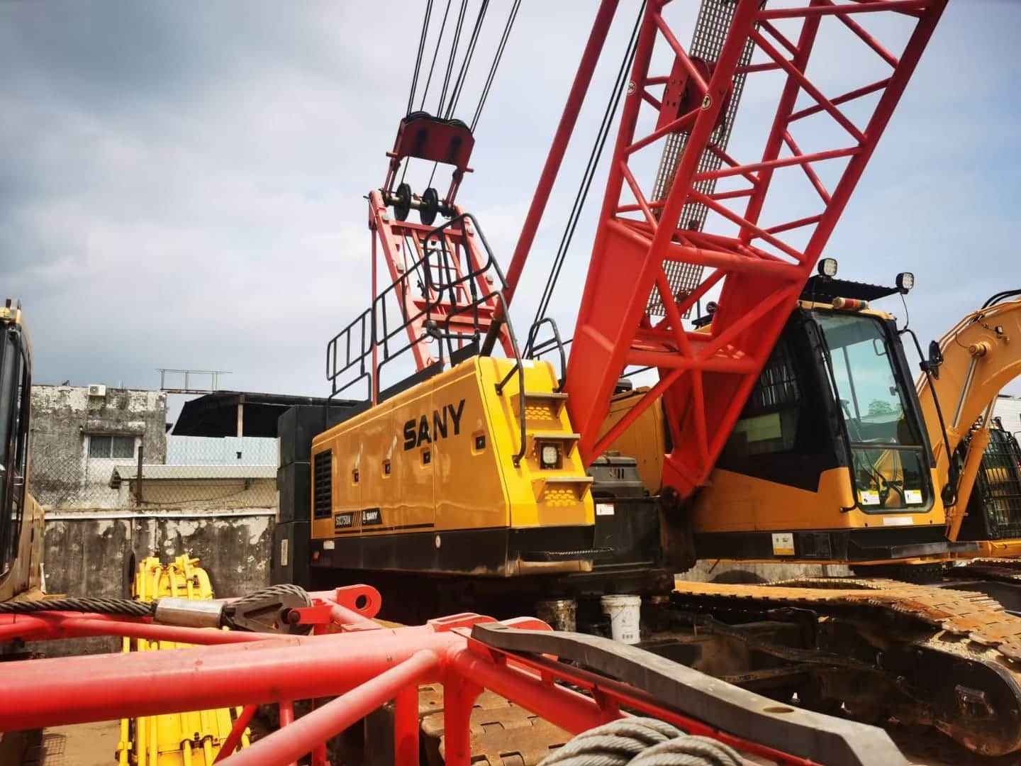SANY SCC750A — 75T Crawler Crane 10