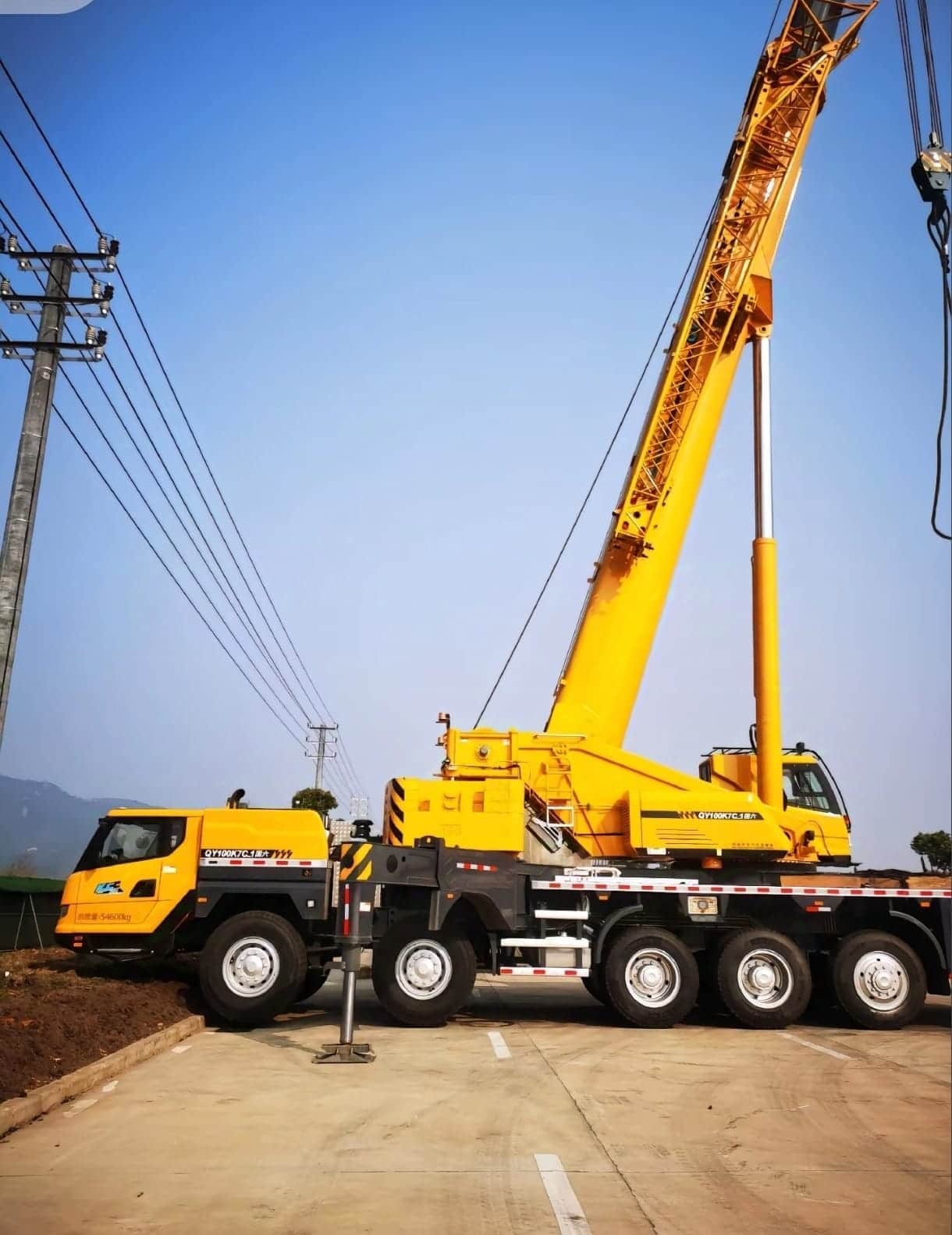 XCMG QY100K7C — 100T Truck Crane 13