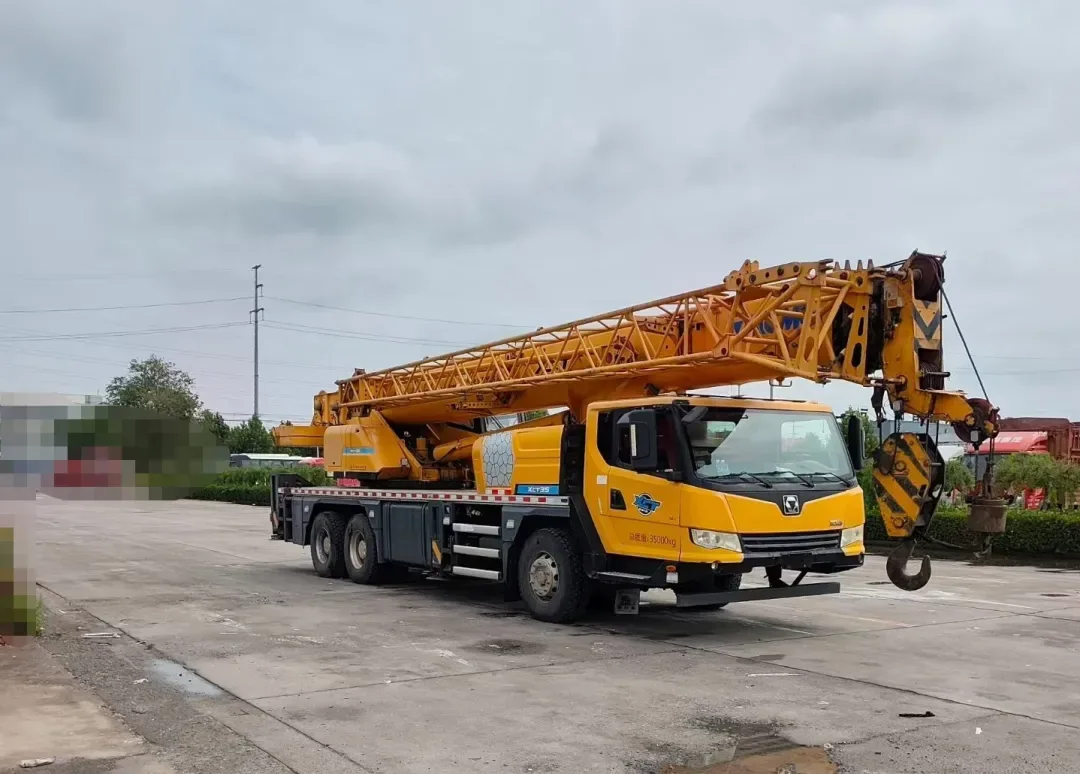 XCMG XCT35L5 — 35T Truck Crane 2