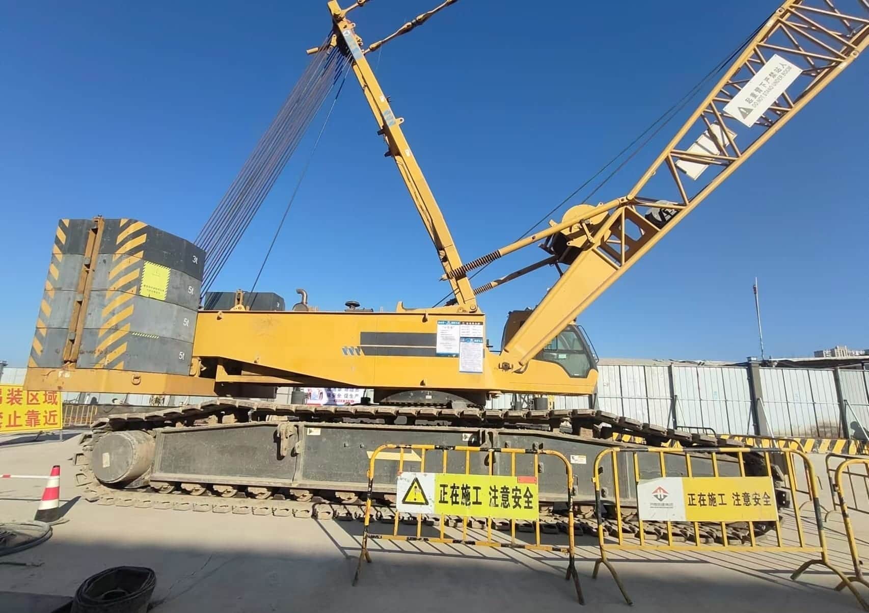 XCMG XGC130 — 130T Crawler Crane 10