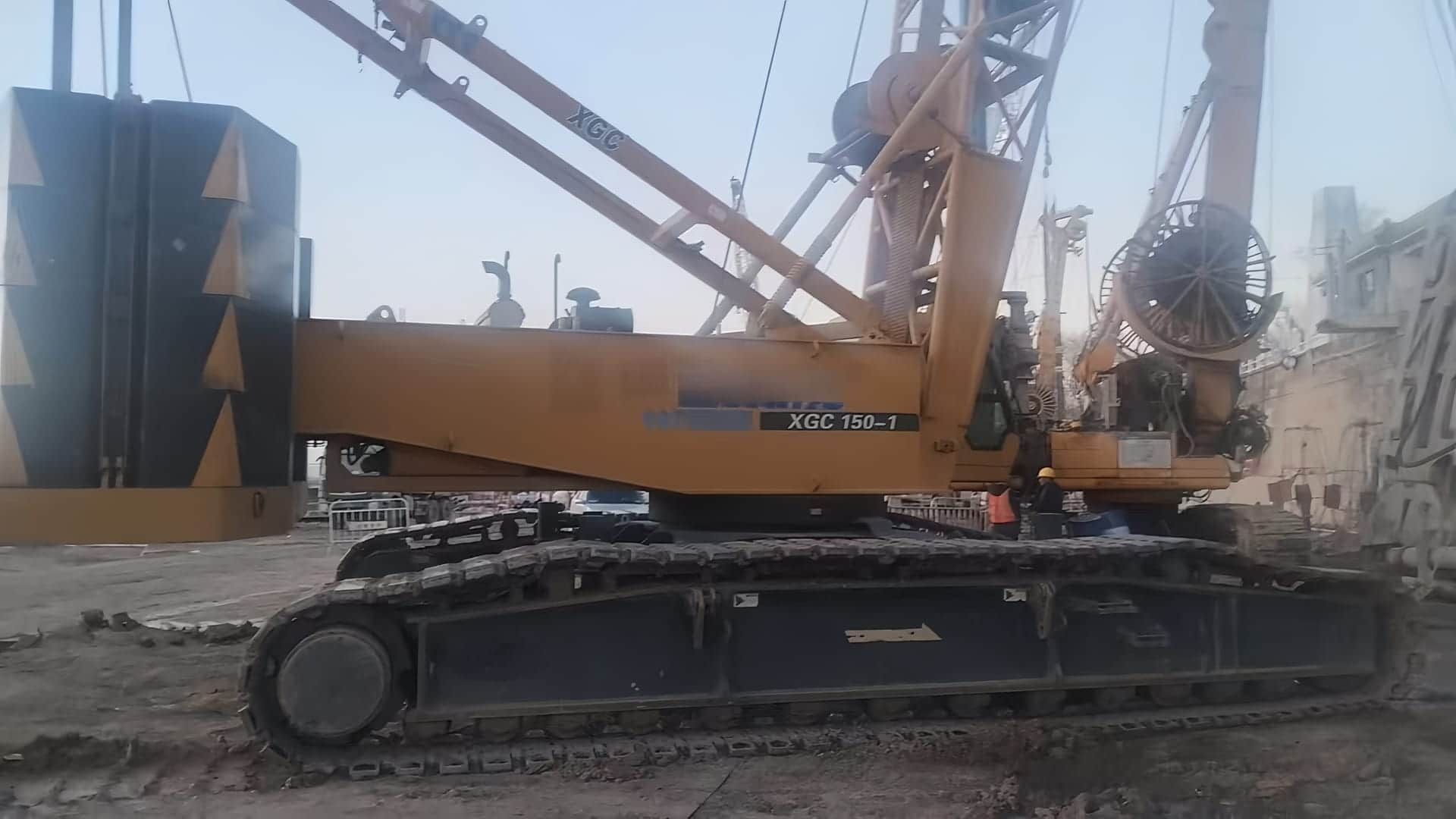 XCMG XGC130 — 130T Crawler Crane 11