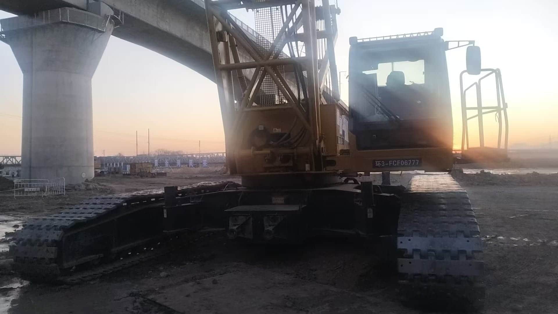 XCMG XGC130 — 130T Crawler Crane 12