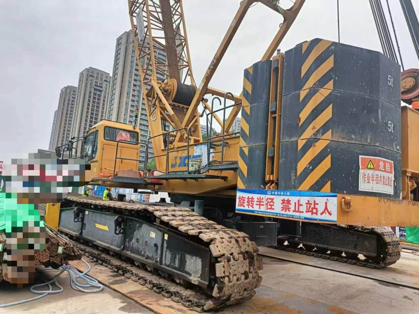 XCMG XGC130 — 130T Crawler Crane 14