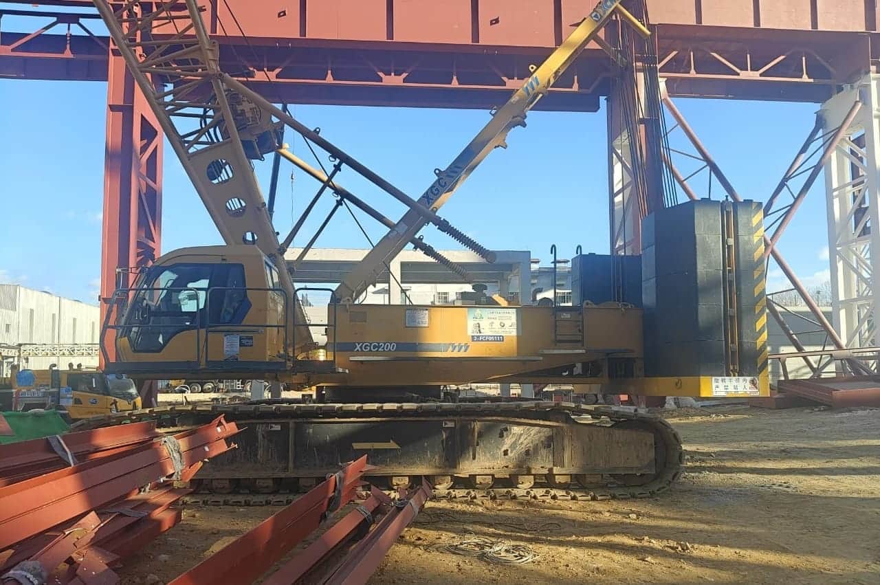 XCMG XGC200 — 200T Crawler Crane 12
