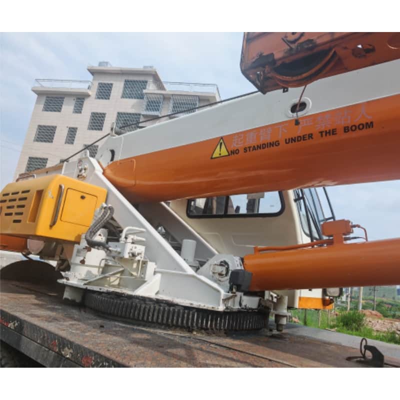 Zoomlion QY30V5 — 30T Truck Crane 2