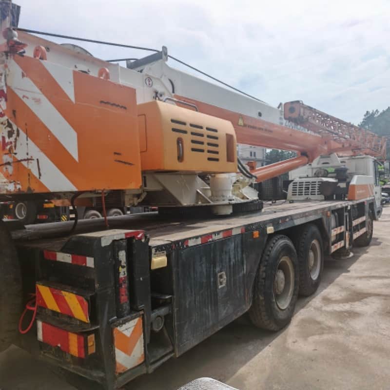 Zoomlion QY30V5 — 30T Truck Crane 3