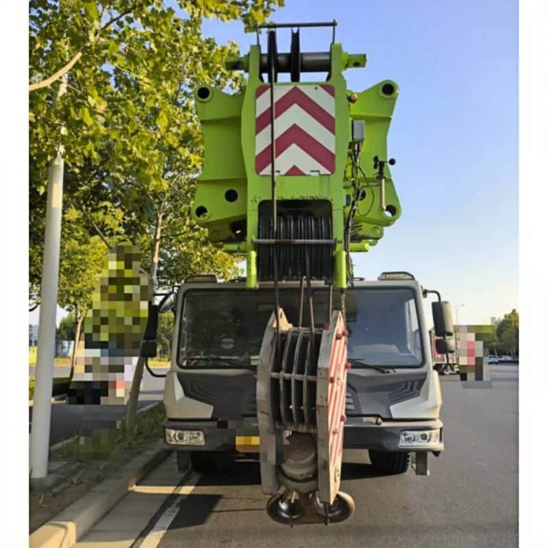 Zoomlion ZAT2200H8 — 220T All-Terrain Crane 2