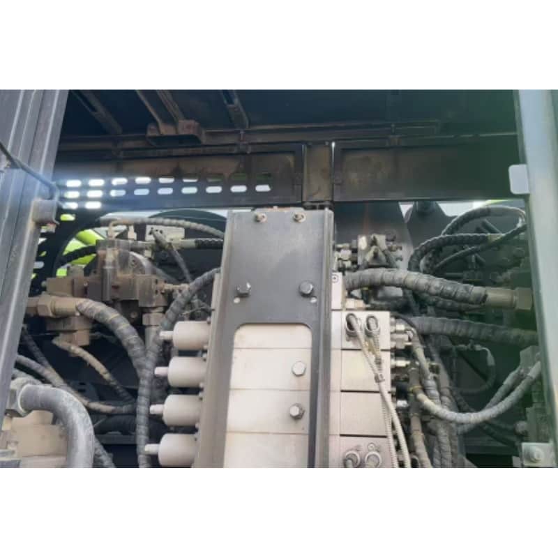 Zoomlion ZCC100H — 100T Crawler Crane 5