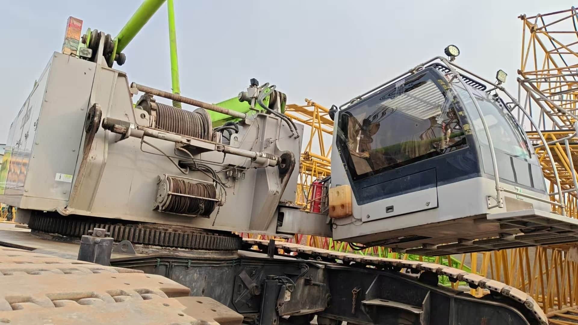 Zoomlion ZCC2600 — 260T Crawler Crane 10
