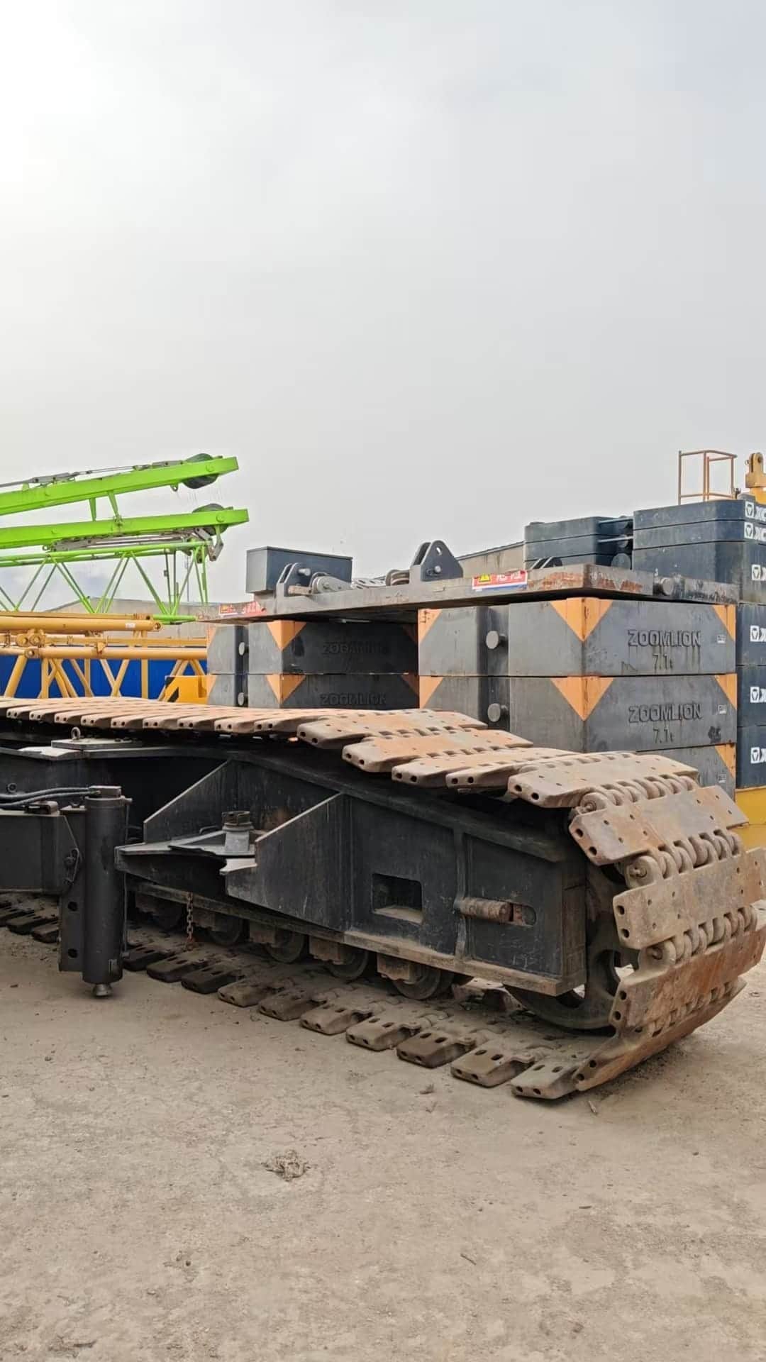 Zoomlion ZCC2600 — 260T Crawler Crane 15