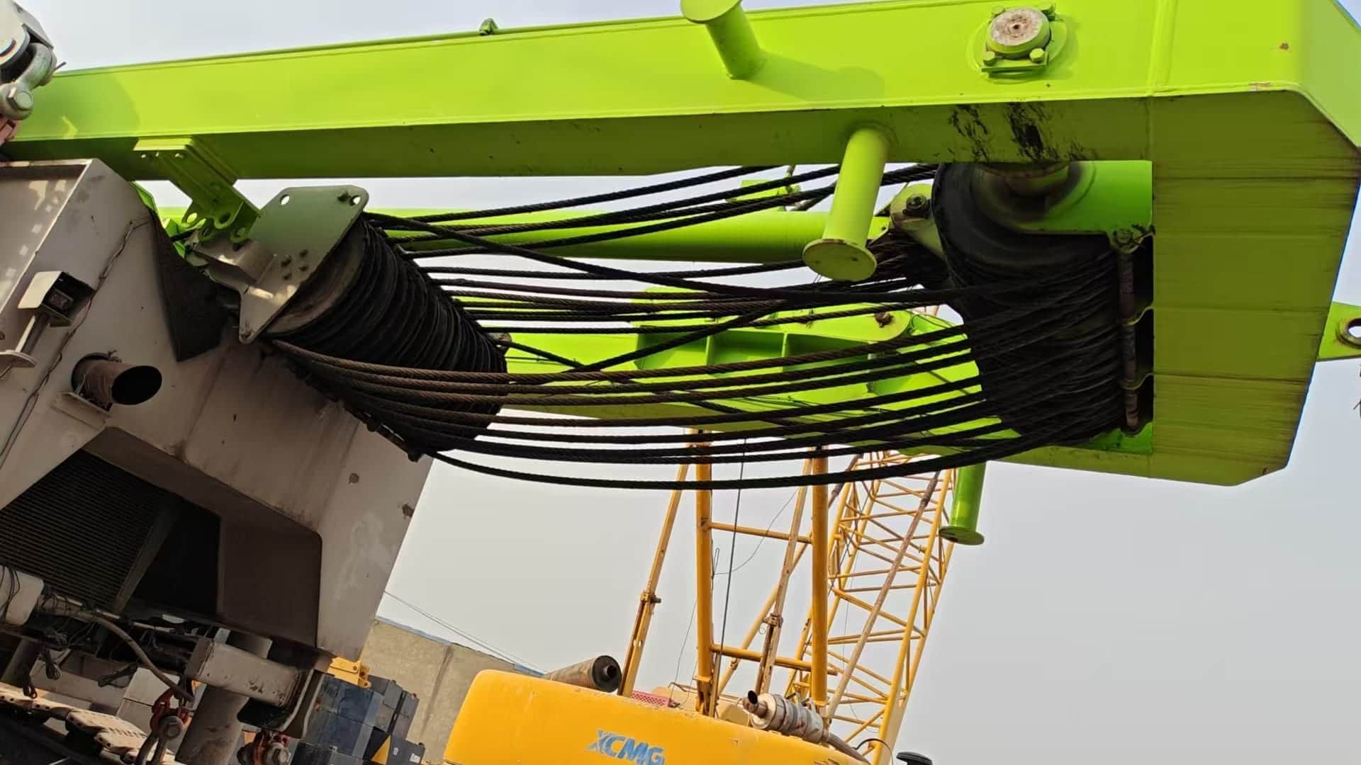 Zoomlion ZCC2600 — 260T Crawler Crane 19