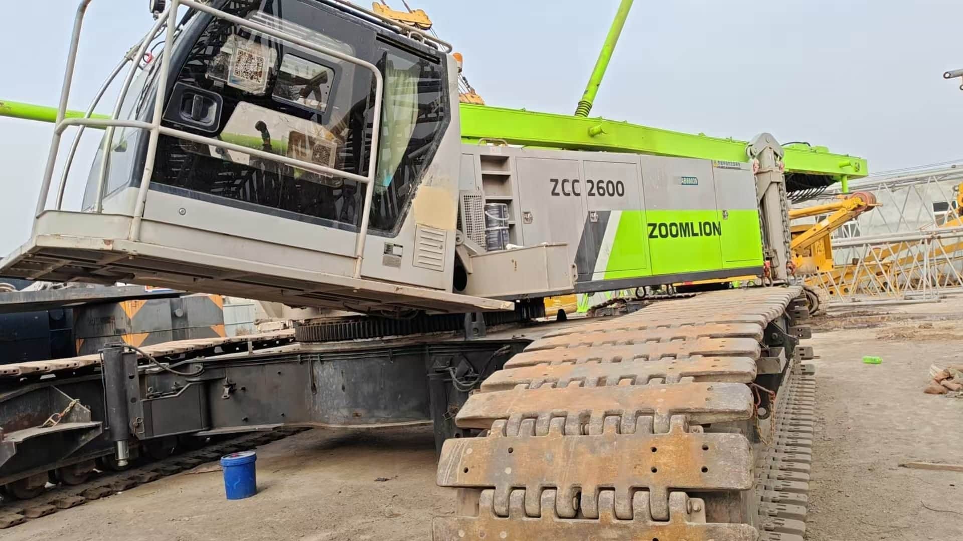 Zoomlion ZCC2600 — 260T Crawler Crane 9