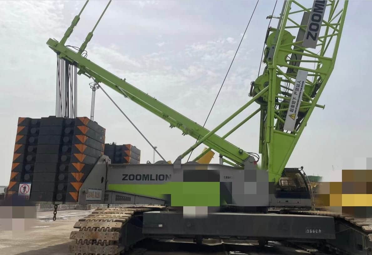Zoomlion ZCC3000 — 300T Crawler Crane 16
