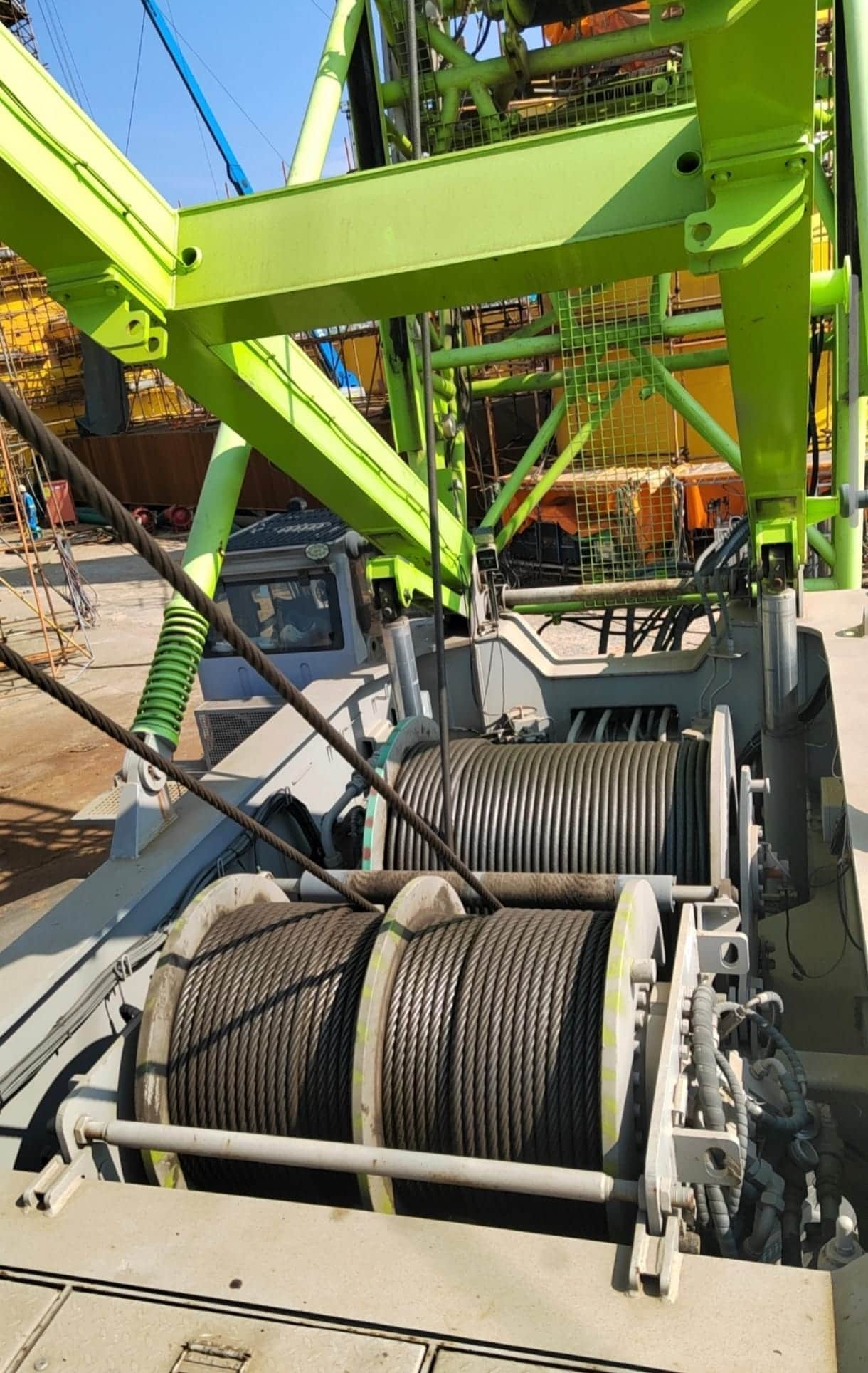 Zoomlion ZCC3000 — 300T Crawler Crane 19