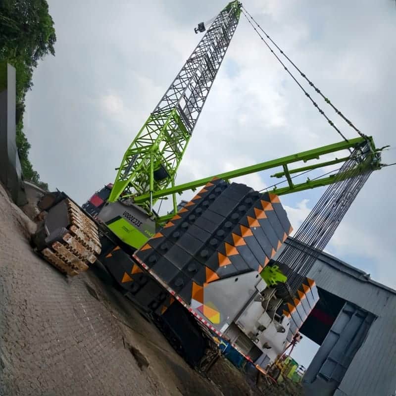 Zoomlion ZCC3500V — 350T Crawler Crane 8