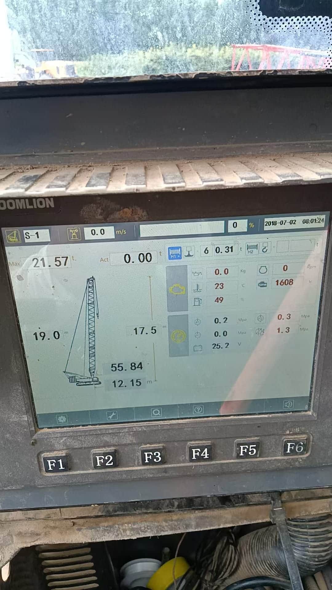 Zoomlion ZCC850V — 85T Crawler Crane 11