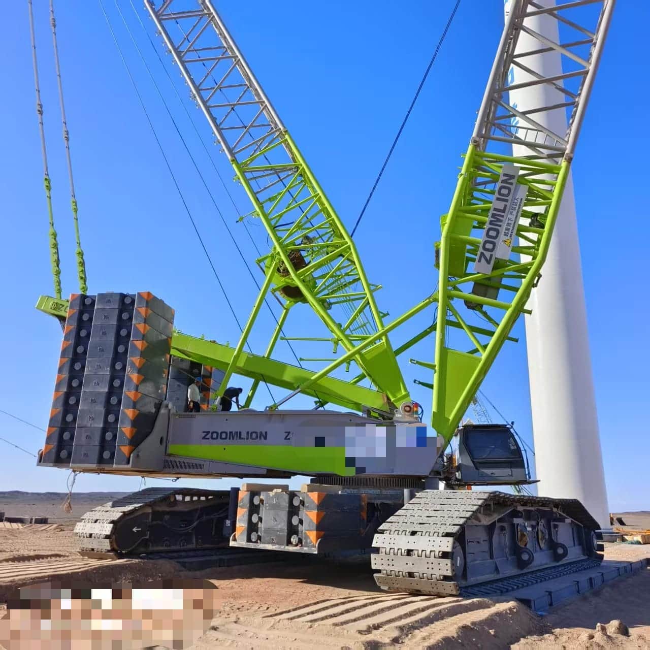 Zoomlion ZCC9800W — 800T Crawler Crane 10