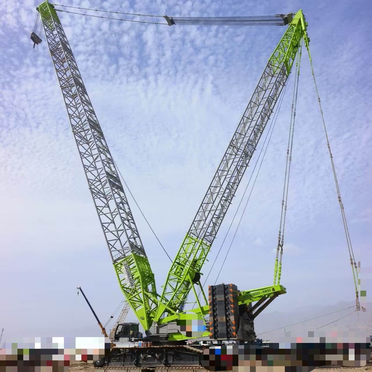 Zoomlion ZCC9800W — 800T Crawler Crane 11