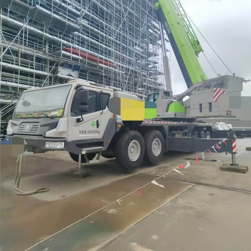 Zoomlion ZTC1000V5 — 100T Truck Crane 3