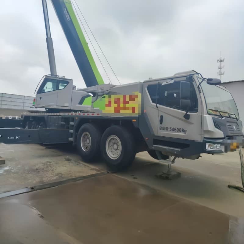 Zoomlion ZTC1000V5 — 100T Truck Crane 4