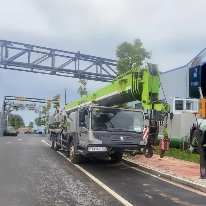 Zoomlion ZTC251V5 — 25T Truck Crane 2