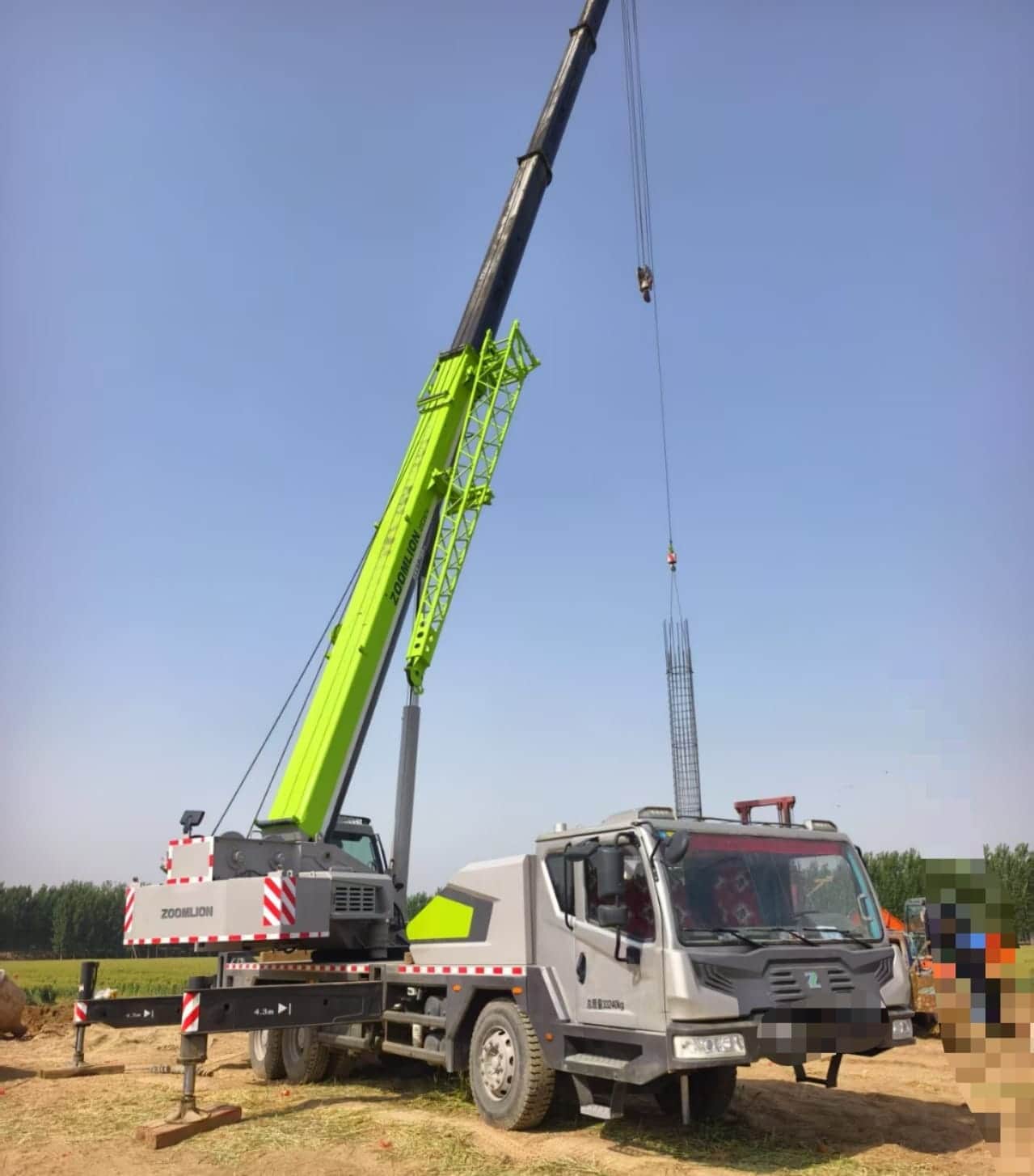 Zoomlion ZTC251V5 — 25T Truck Crane 8