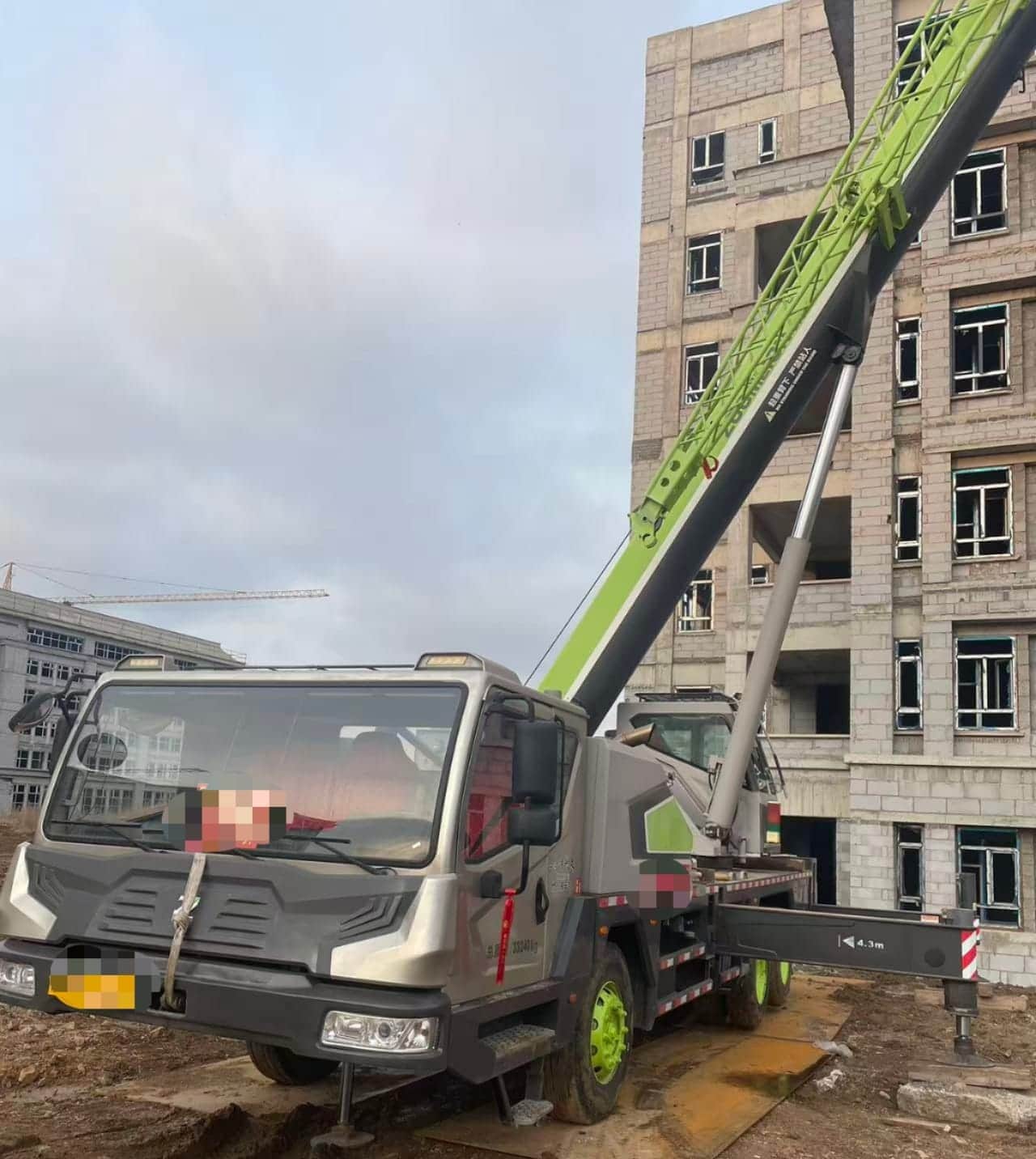 Zoomlion ZTC251V5 — 25T Truck Crane 9