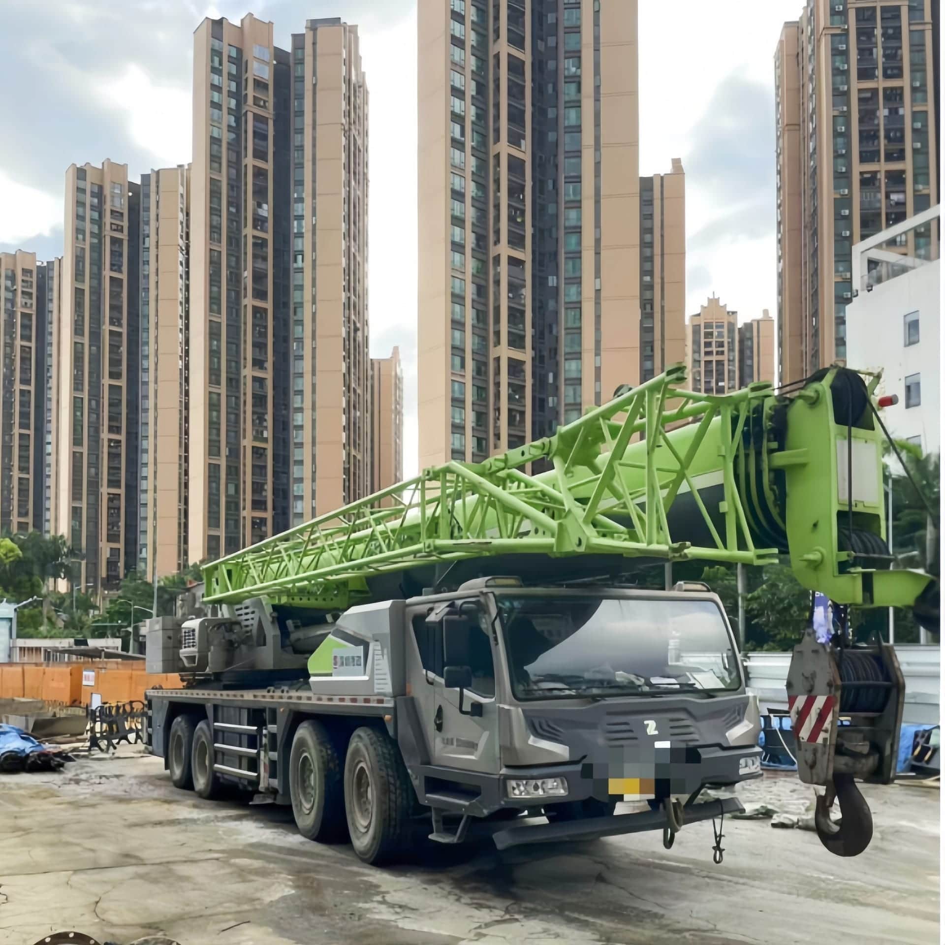 Zoomlion ZTC800V5 — 80T Truck Crane 2
